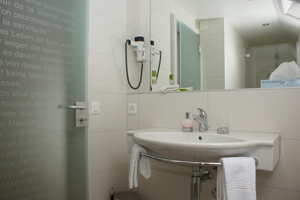 Jean-jacques Rousseau Hotel